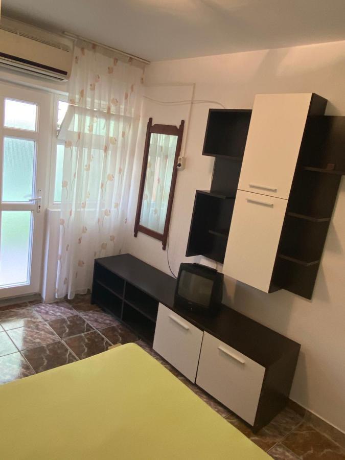 Vila Gino Hotel Costinesti Bagian luar foto